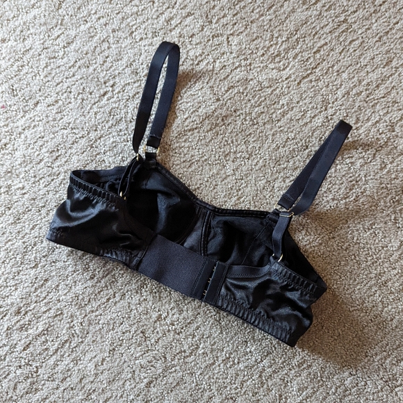 Bettie Page Lingerie Black Spiral Stitch Bullet Bra - Picture 8 of 8